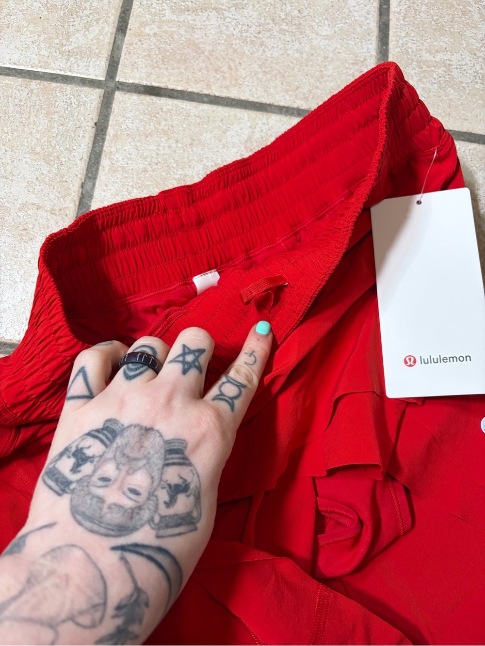 NWT Lululemon Shake It Out High-Rise Running Short 2.5" (Oxford Red) Size S - Picture 2 of 7